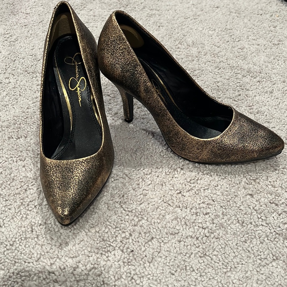 Gold metallic pumps